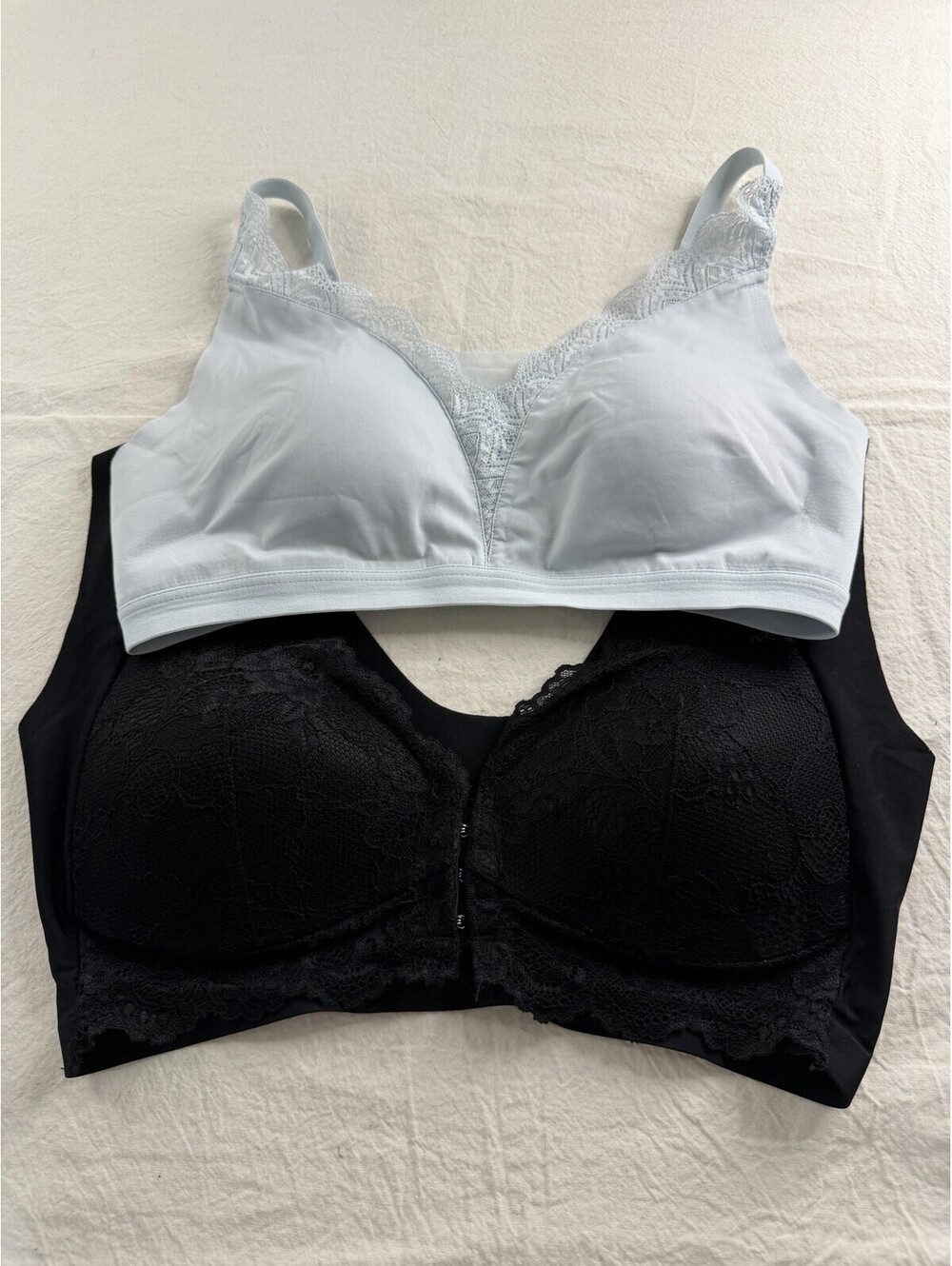 Lot of 2 Women's Wireless Bras 36 80A-C Lace Padded Bralette White Black